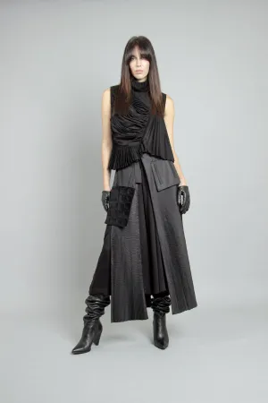 Culottes With Pleated Overwrap Elements and Detachable Pockets