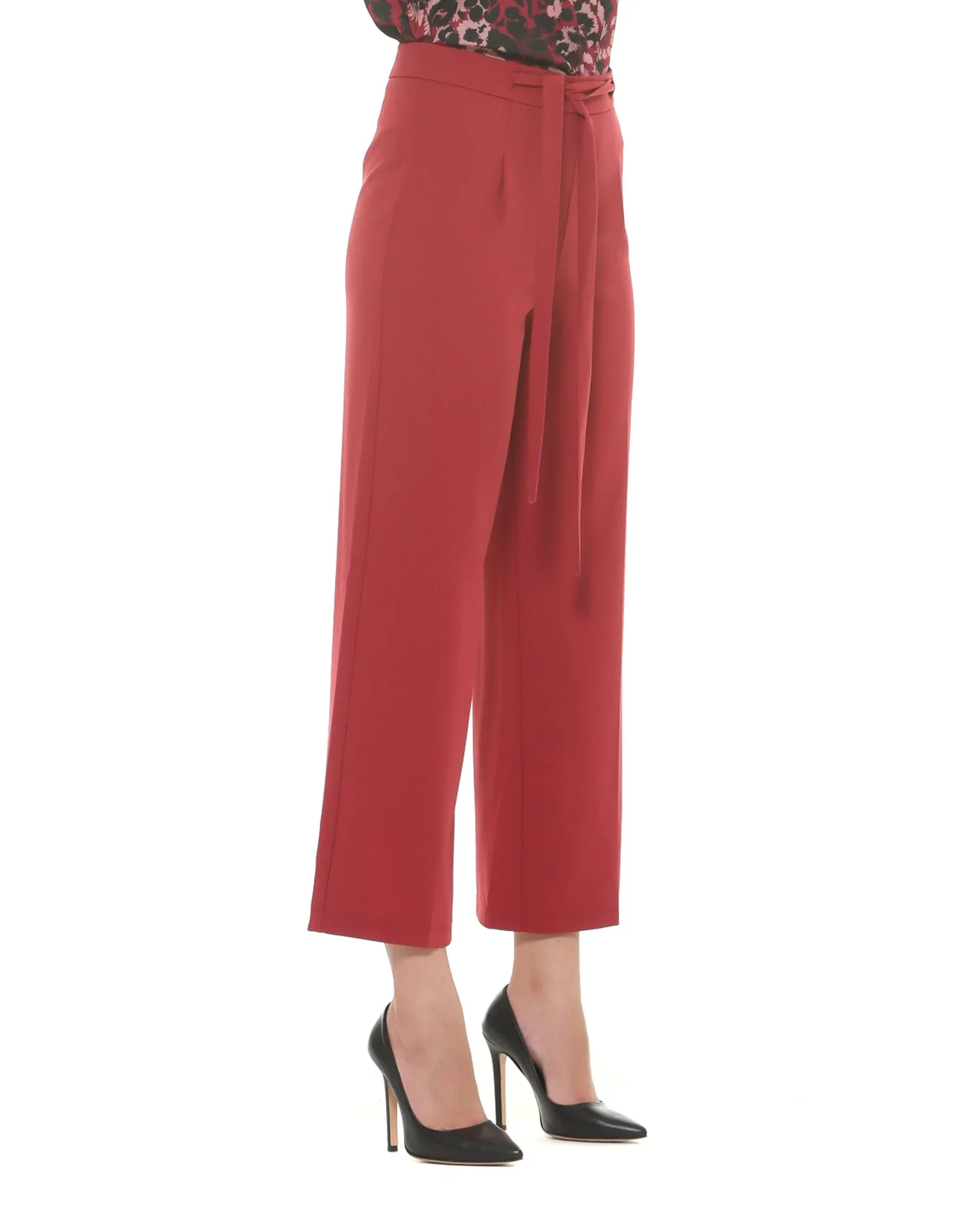 High-waisted trousers with waistbelt