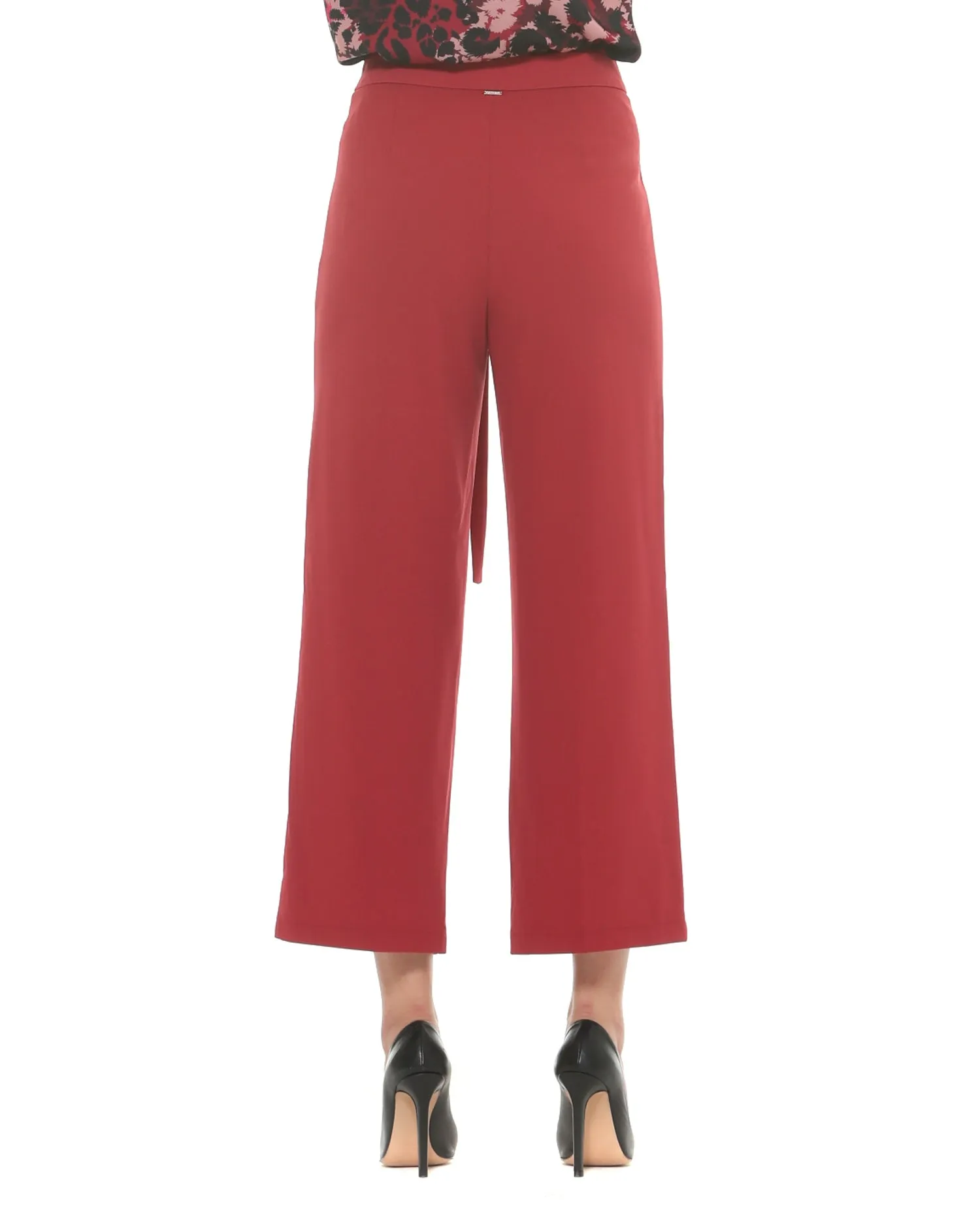 High-waisted trousers with waistbelt