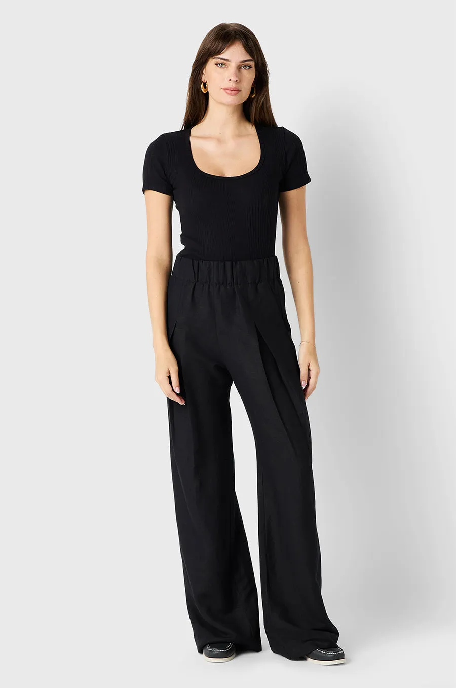 PLEATED TROUSER IN BLACK