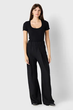 PLEATED TROUSER IN BLACK